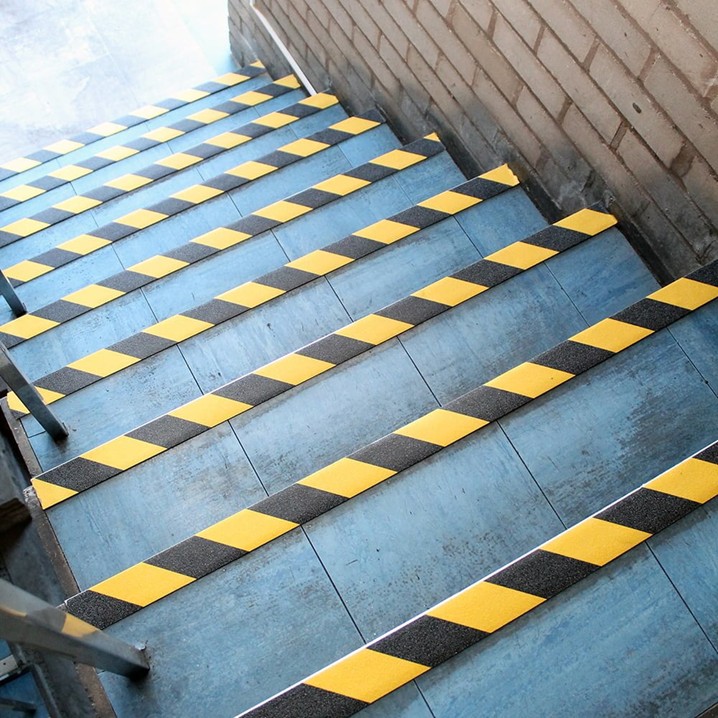 Fita anti-deslizamento Coba Gripfoot 50mmX18,3m | Preto/Amar (Ref. KBCOG10702) - Vista 2 Equipamento JCR