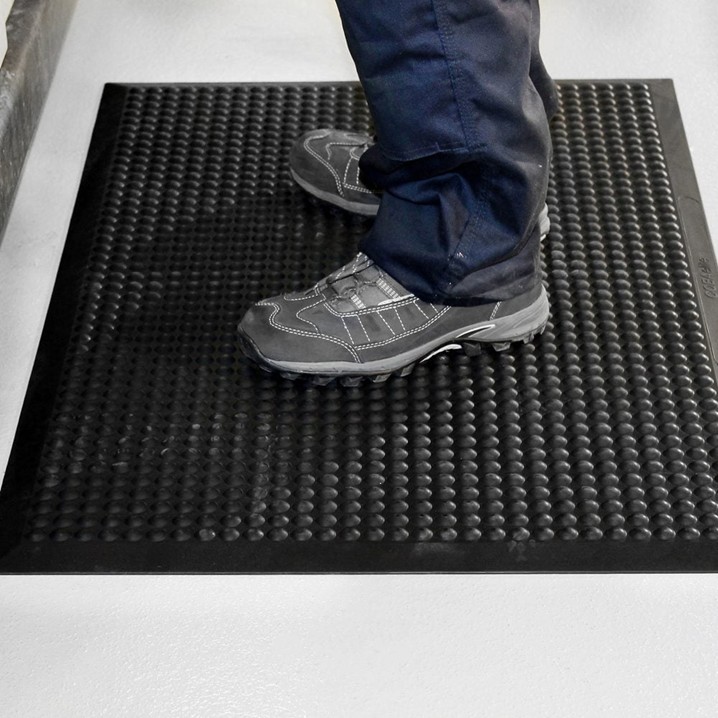 Tapete antifadiga Coba COBAelite® Bolha | 0,9mX1,2m (Ref. KBCOS10003) - Vista 2 Equipamento JCR