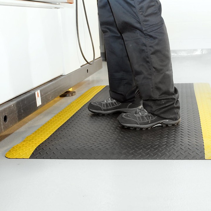 Alfombra antifatiga Coba Deckplate | 0,6mX0,9m P/A (Ref. KBCOS10701) - Vista 2 Equipamento JCR