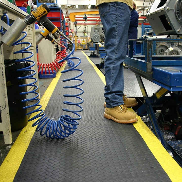 Tapete antifadiga Coba Deckplate | 0,9mX18,3m P/A (Ref. KBCOS10707) - Vista 2 Equipamento JCR