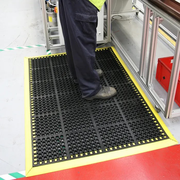 Tapete Faru Coba DeLuxe | 1,0x1,5m (Ref. KBFAGRF310) - Vista 3 Equipamento JCR