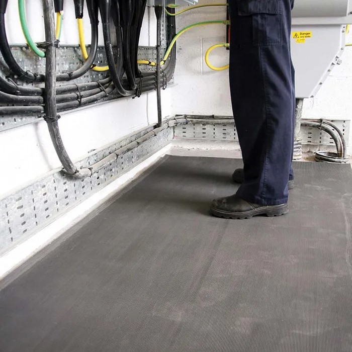 Tapete isolante Faru EN61111 Classe 0 | 1,0x1,0m (Ref. KBFAGRF521) - Vista 2 Equipamento JCR